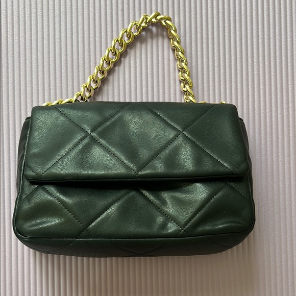Forever 21 Handbags - Forever 21 quilted  black and gold purse